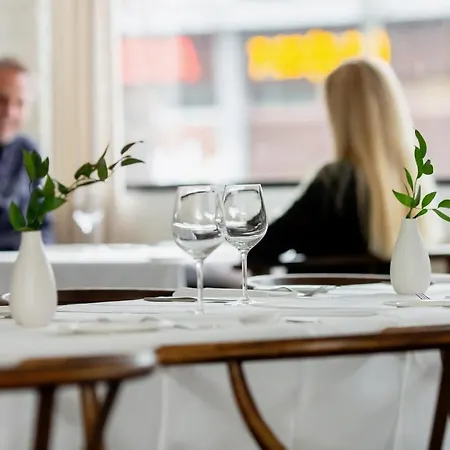Otel Lindstrom 3*
