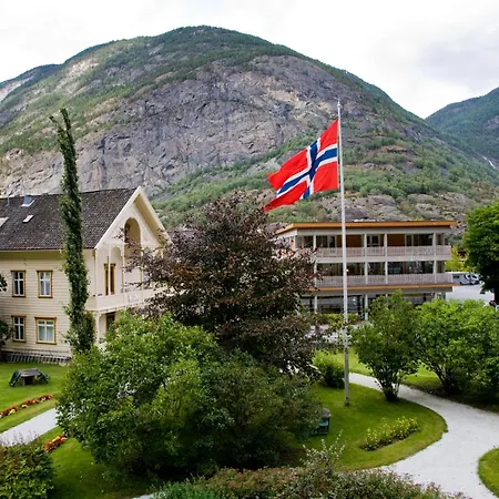 Lindstrom 3* Lærdalsøyri