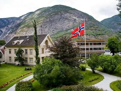 Lindstrom 3* Lærdalsøyri