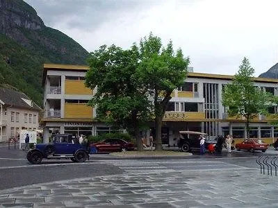 Lindstrom Otel 3*